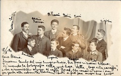 Mezzolombardo - 18 ottobre 1906
La Lega della caraffa che rifà il verso alla Lega nazionale.
In basso a destra Luciano Tiso, impiegato alla I. R. Pretura Distrettuale di Mezzolombardo, sopra di lui Eligio Frenez, abile falegname autore della cartolina che invia alla sorella Maria, governante presso la nobile famiglia dei marchesi Roy Fogazzaro in Vicenza. img30.jpg