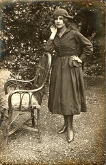 Luisa Zeni - Biassono (Monza) - 1 ottobre 1920
Cartolina fotografica con la propria immagine, scritta e spedita in busta da Luisa Zeni. img122.jpg