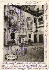 Covelo fraz. di Terlago - 17 settembre 1937
Cartolina vissuta che ritrae l'interno del Palazzo Toriello in Covelo.
Scritta da Erika Toriello a Karl Pollack in Graz, Austria.
Dall'interessante testo scritto da Ezio Chini e pubblicato dal Comune Vallelaghi
Da Terlago salendo leggermente in direzione della catena montuosa della
Paganella si raggiunge in breve Covelo qui troviamo la presenza architettonica di villa Perotti Toriello detta delle 100 finestre.
La villa era la dimora estiva della famiglia Perotti edificata sulla metà del secolo XXIII da Pietro Antonio Perotti e ultimata nel 1759 data segnata nel sottotetto.
Alla sua morte, nel 1765, passò alla moglie Orsola Manco, quindi sul finire del secolo ai Sizzo.
Dal 1936 appartiene alla famiglia Toriello.
Pubblicazione pregevole ricca di storia ed immagini. img203.jpg